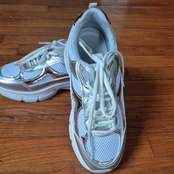 Madden Girl Women's White and Silver Sneakers, size 8.5 - Picture 2 of 7